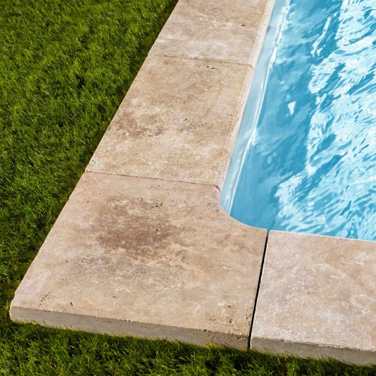 Margelle angle rentrant Travertin Beige Nuancé 45,5x45,5x5 cm Bord 1/2 Rond