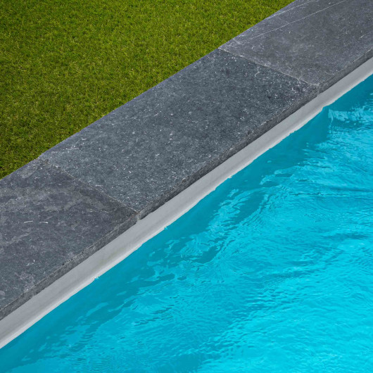 Margelle de piscine Pierre Bleue du Vietnam 60x30x3 cm Bord Droit