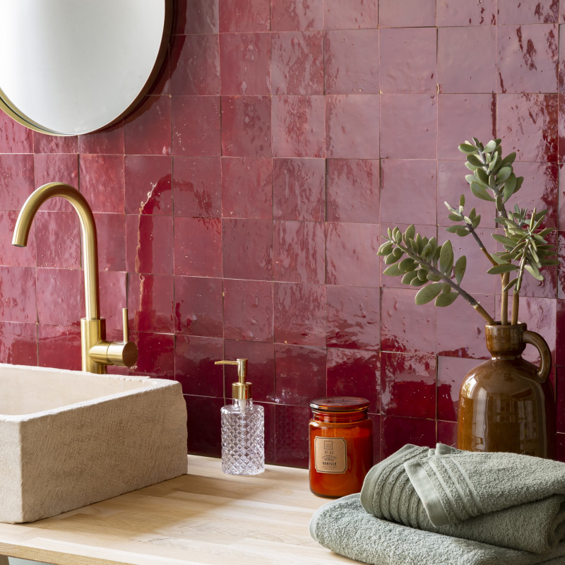 Salle de bains en Zellige Rouge Lie de vin 10x10