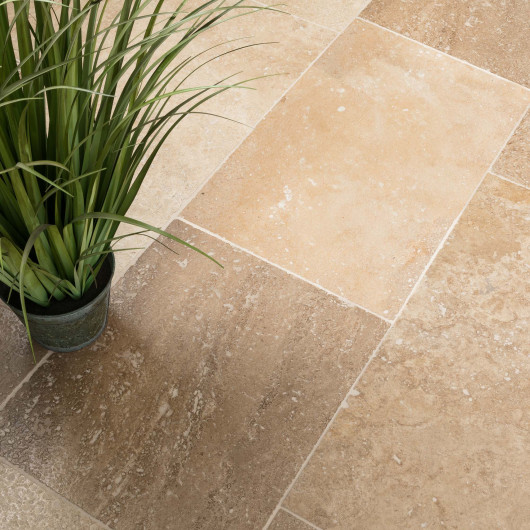 Carrelage pierre naturelle Travertin Sahraï Long. Libre x40,6x1,5 cm Grenaillé Brossé