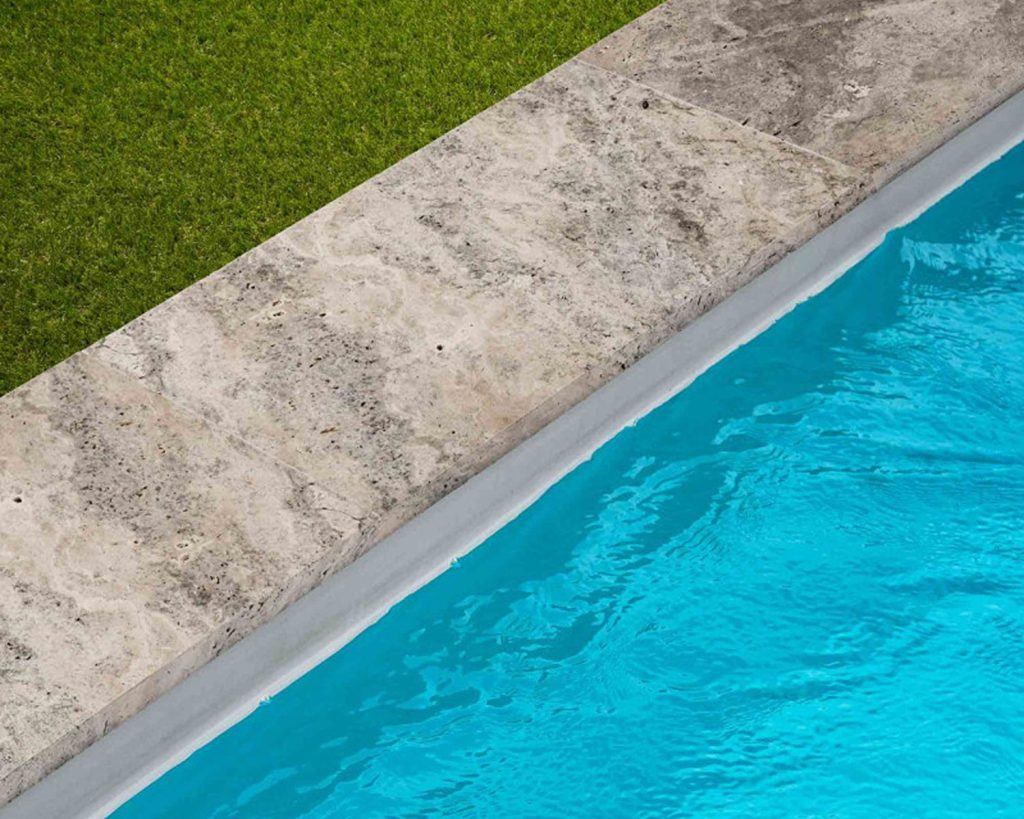 Margelle en travertin gris silver
