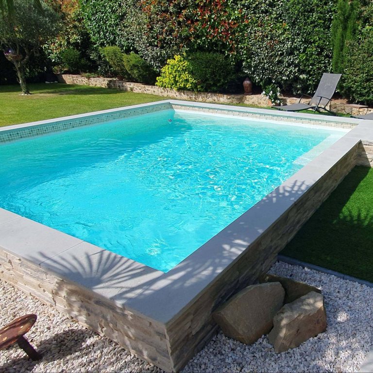 Margelle de piscine en Atlas gris clair
