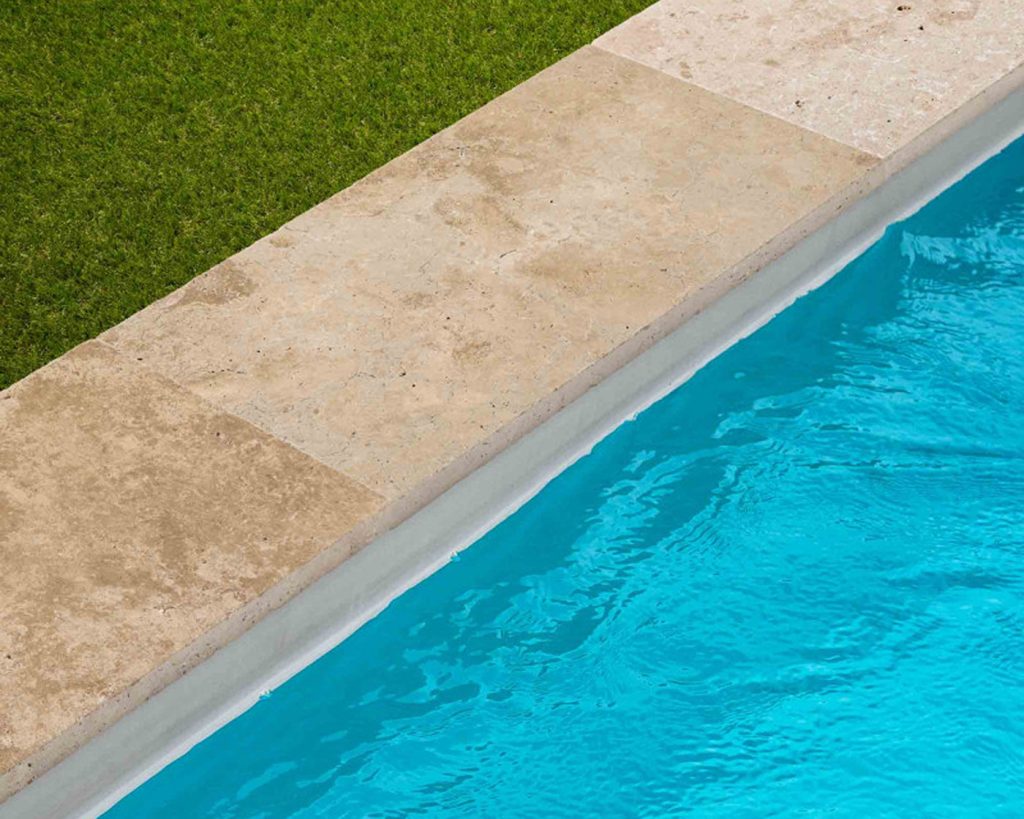 margelle de piscine en pierre naturelle