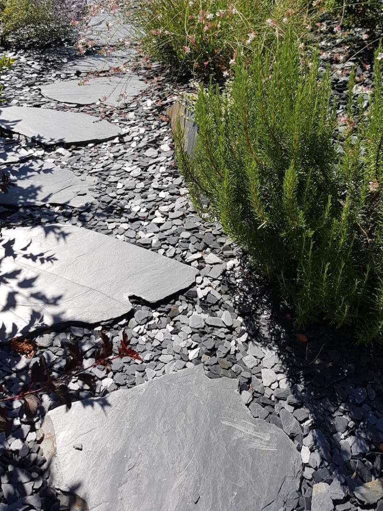 Chemin de pas japonais en pierre